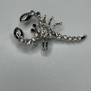 🦂 Rhinestone Scorpion Brooch – Silver Tone & Bold Sparkle